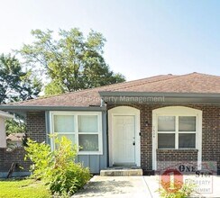Building Photo - 3 Bed / 2 Bath Duplex in Blue Springs!