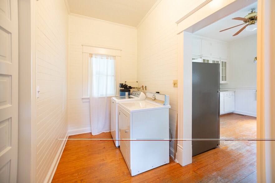 Laundry - 1014 Shepherd St