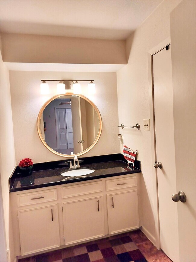 Building Photo - 20313 Sunny Shores Dr