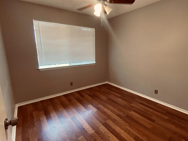 Building Photo - 12613 Tree Line Dr