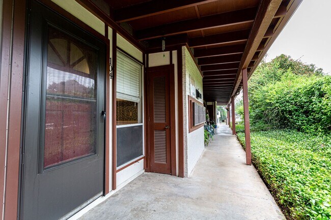 Building Photo - 5601 Woodrow Ave
