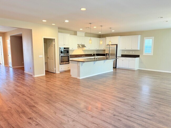 Building Photo - Single Story 4 Bedroom Solar home for rent