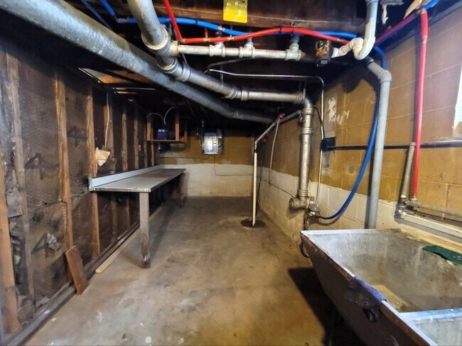 Building Photo - 2716 White Oak Ave