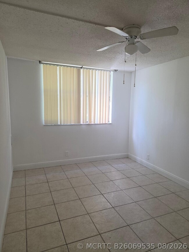 Building Photo - 2401 Riverside Dr