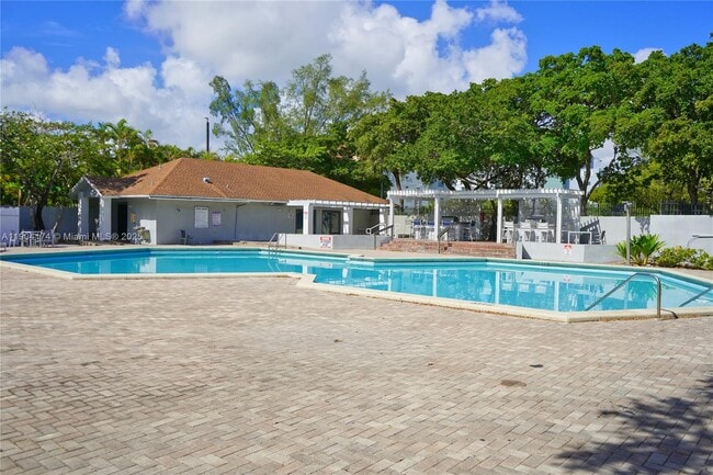 Building Photo - 1470 NE 123rd St