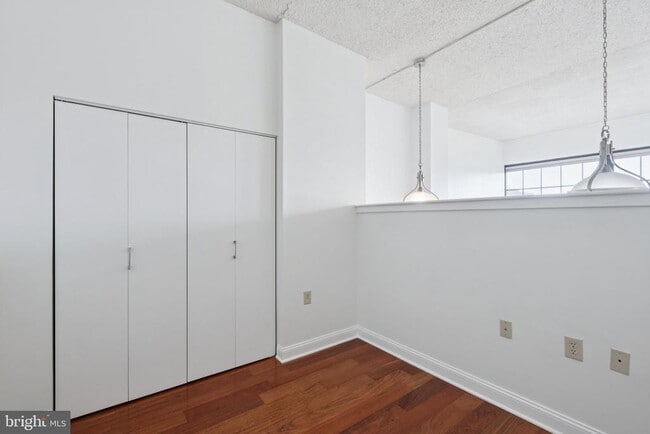 Building Photo - 2429 Locust St