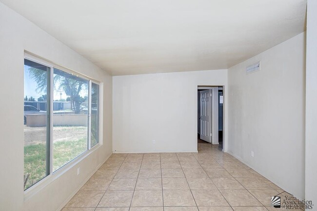 Building Photo - 1902 W 18th St