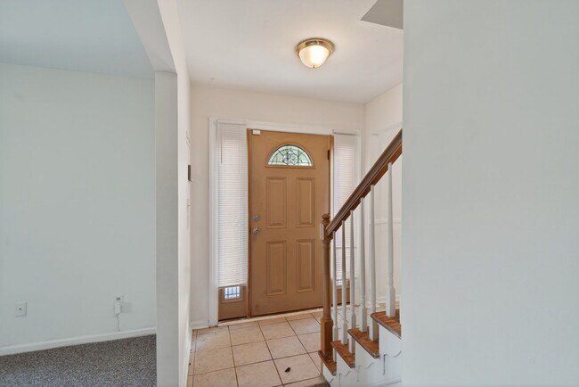 Building Photo - 195 Bentley Dr