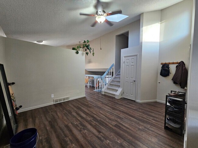 Building Photo - 3 Bed 2 Bath In Fountain Valley Ranch!!