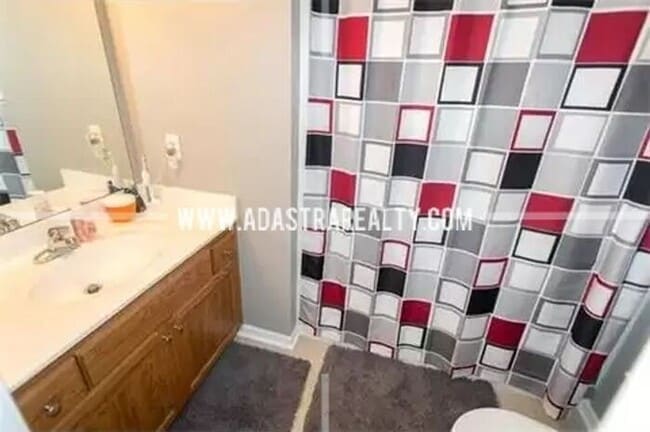 Building Photo - Spacious Maintenance Free Townhome in Gard...