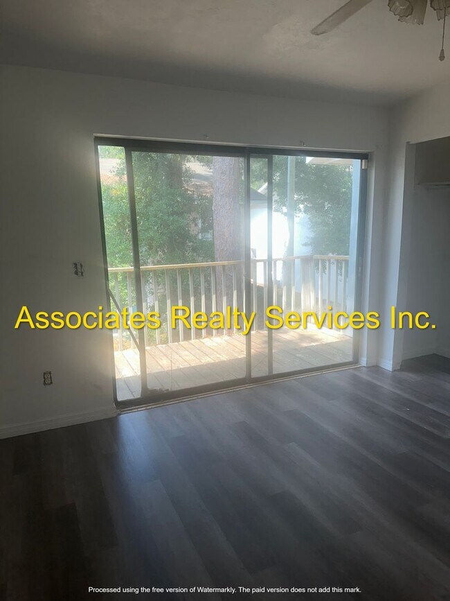 Building Photo - Nice 2 Br in Mill Run of SW 20th Ave! Great location! Must See!