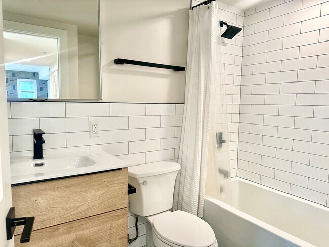 Building Photo - New Building! 2 Bed/ 2 Bath! Parking! Pets...