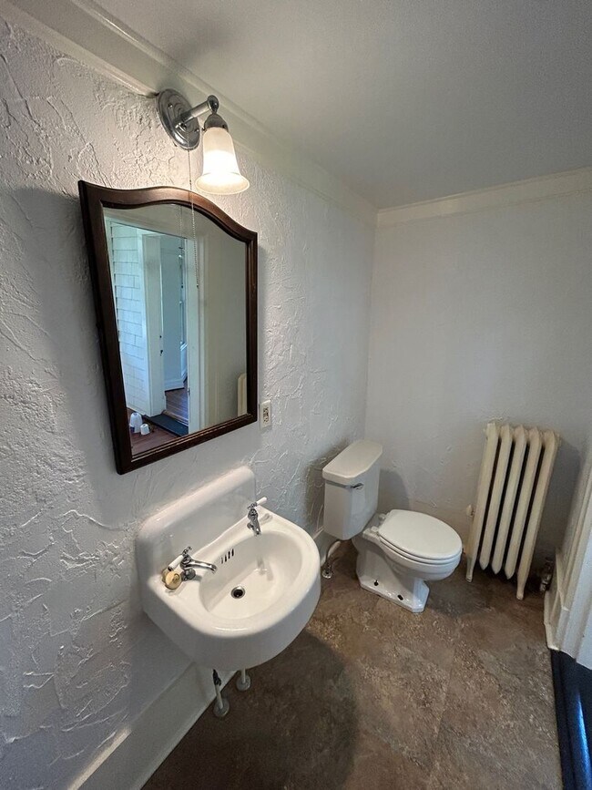 Building Photo - North AVL -  Renovated Arts & Crafts Cottage