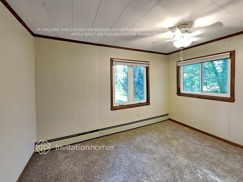 Building Photo - 10905 Irwin Ave S