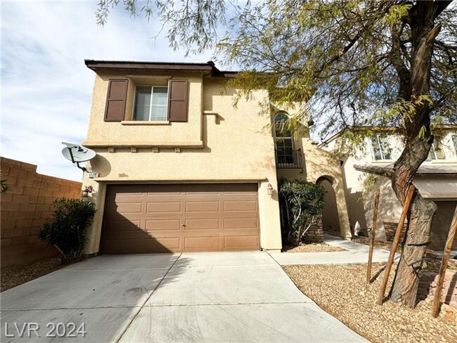 Primary Photo - 9’ Vaulted Ceiling Home in Culd-De-Sac loc...