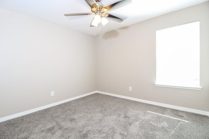 Building Photo - 1401 Carrigan Ln