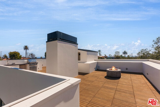 Building Photo - 382 Aderno Way