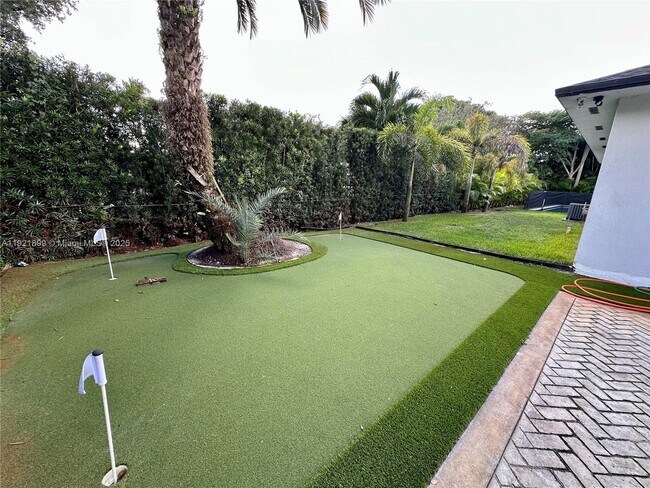 Building Photo - 14890 NE 10th Ave