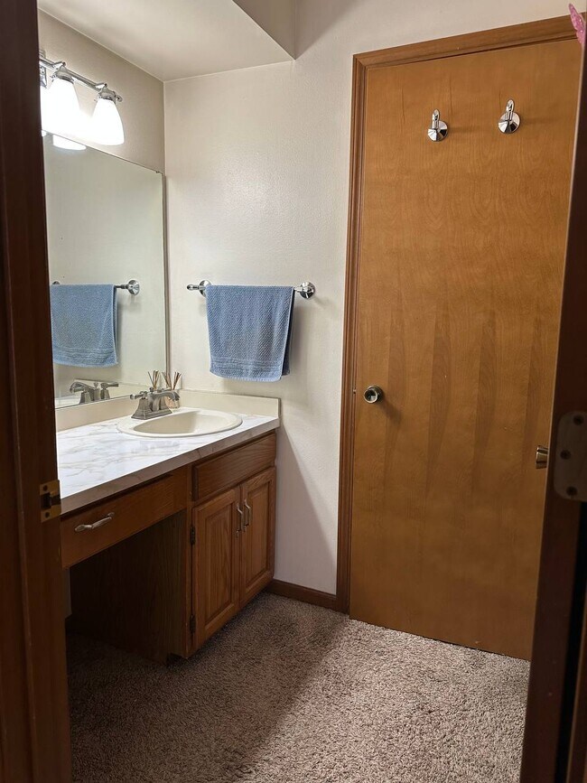 Building Photo - 1174 Hidden Ridge Rd