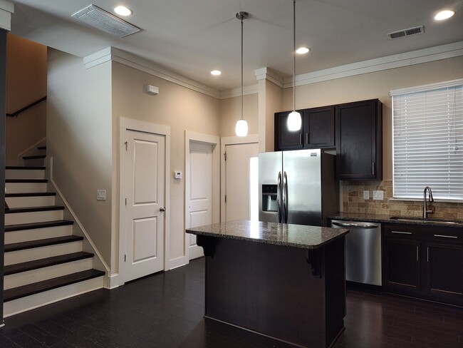 Building Photo - Move-In Ready Townhome located in the Stee...