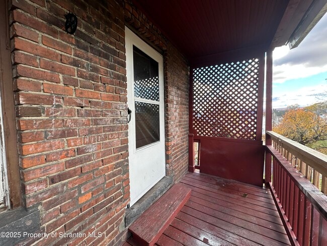 Building Photo - 568 Main St