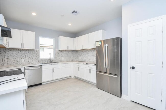 Building Photo - 10322 Rancho Bernardo Ln