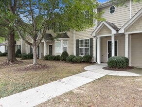 Building Photo - 50 %Off Rent!!!! Beautiful Townhome, Fenced-in Patio, Pet Friendly!