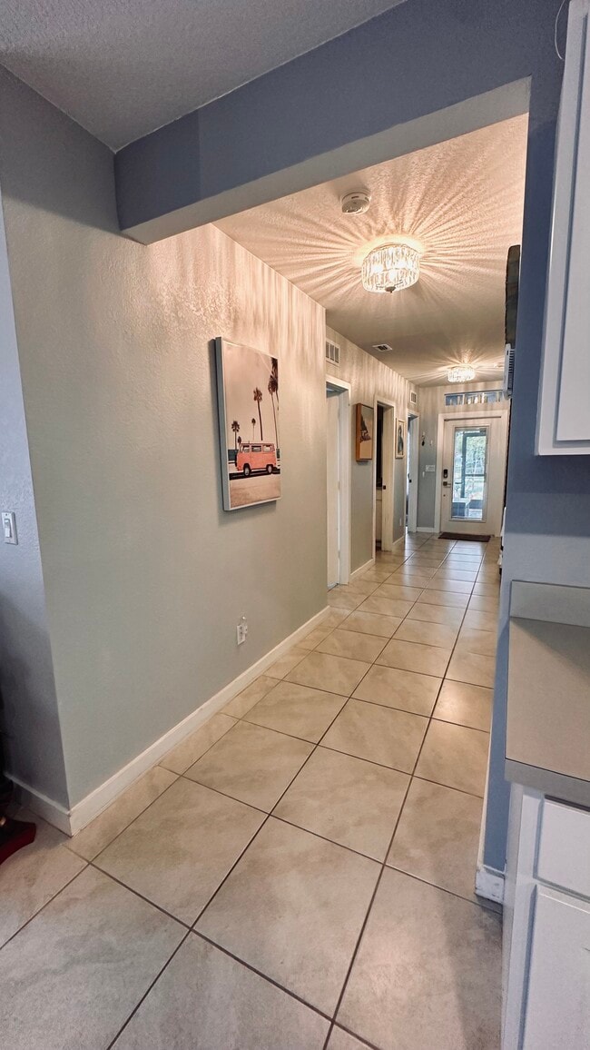 Building Photo - 3869 SE Lee St