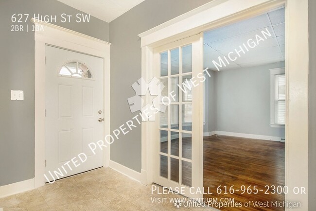 Building Photo - Available Now |2 Bed 1 Bath Lower Level Ap...