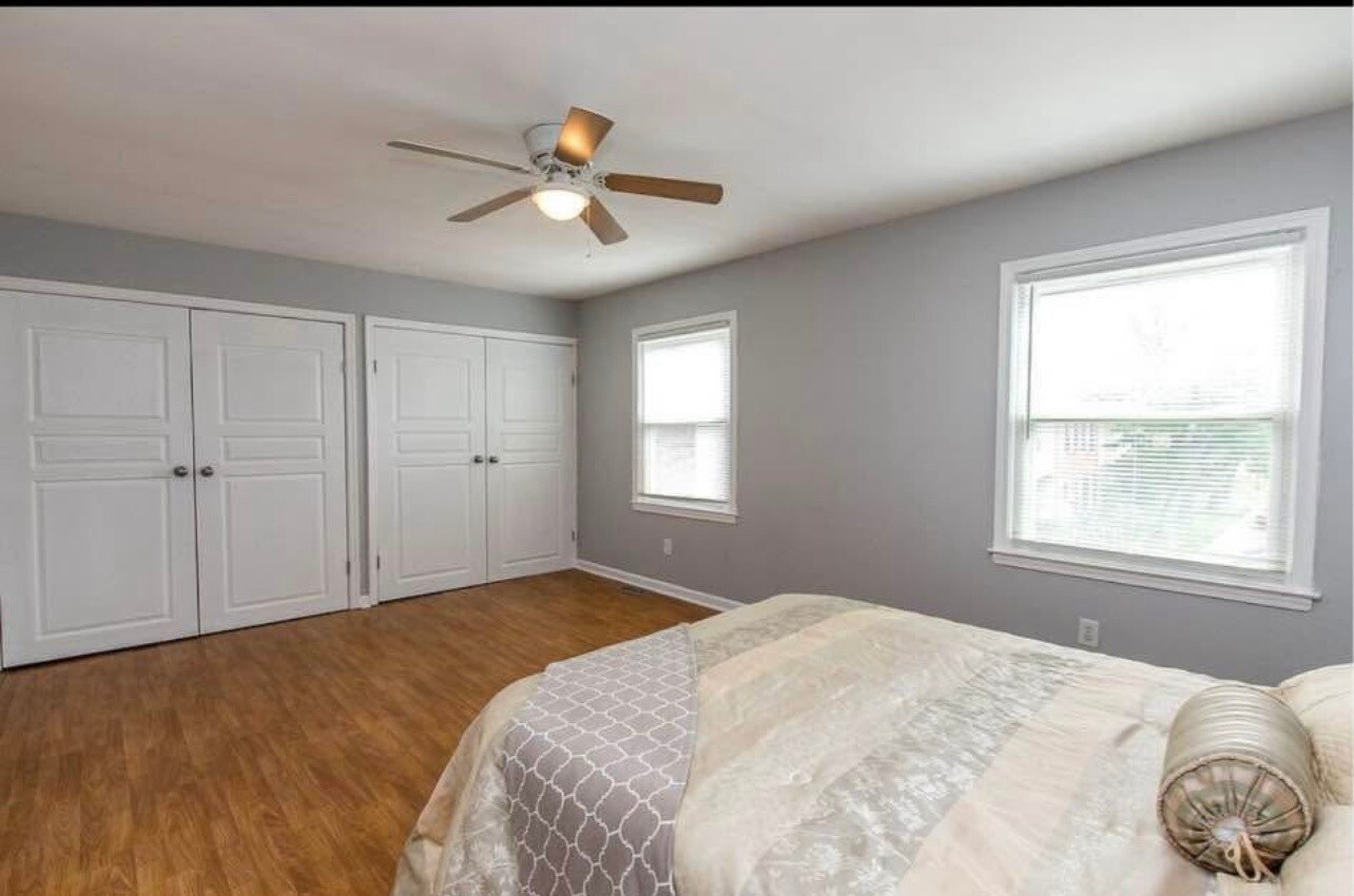 Building Photo - 215 Hedgewood Ct