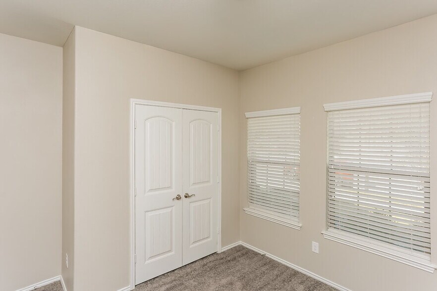Building Photo - 2101 Blakely Ct