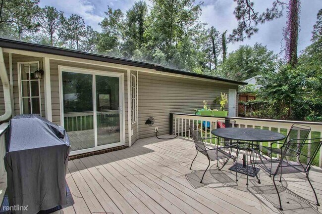 Building Photo - Beautiful 3/2 single family home