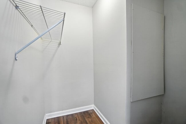 Building Photo - Updated Brick Condo in the Heart of Downto...