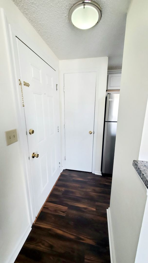 Building Photo - 1610 Arlyn Cir