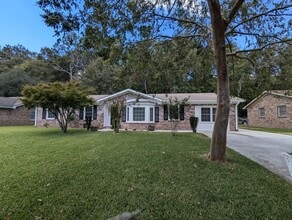 Building Photo - Ranch Style 3BD/ 2 Bath - Fully Fenced In!