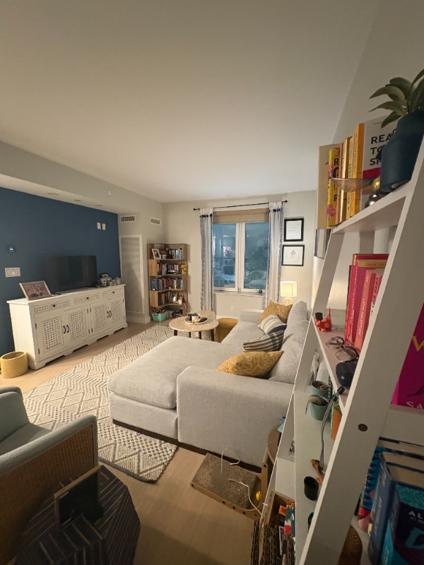 Building Photo - 932 Broadway