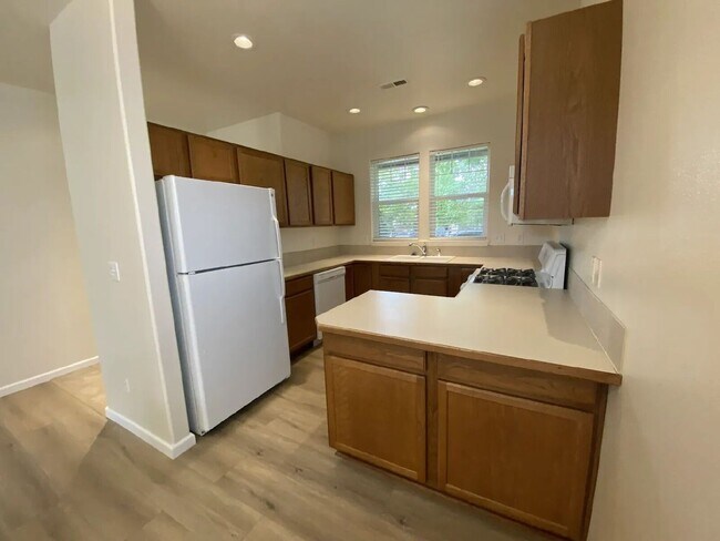 Building Photo - 660 Callahan Dr