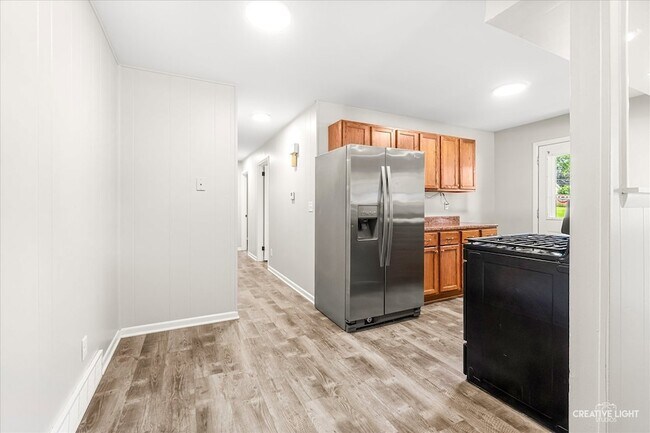 Building Photo - 1528 Oak Ln