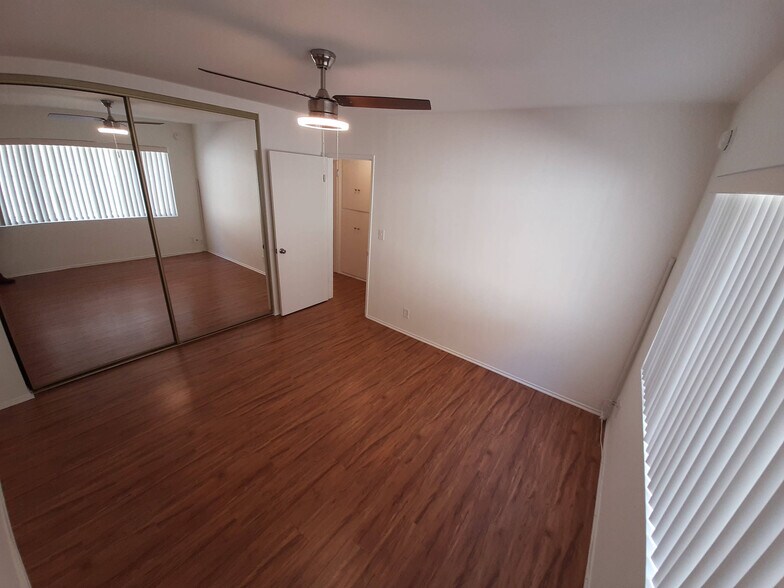 Building Photo - 14804 Dickens St