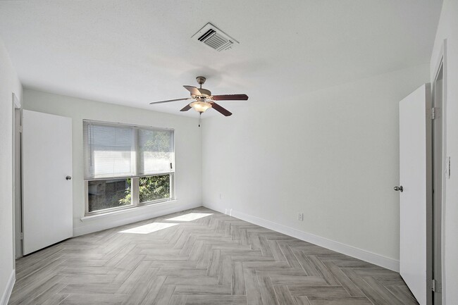 Master Bedroom - 2nd Floor - Double Pane Windows - 8801 Hammerly Blvd