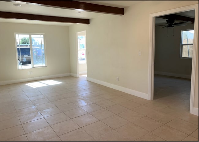 Building Photo - Buchanan Duplex