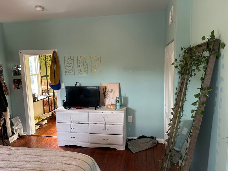 Building Photo - 3001 Huntingdon Ave