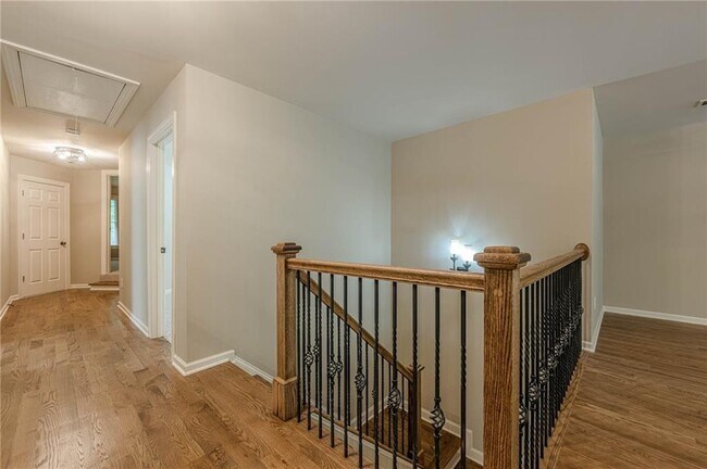 Building Photo - 7925 Majors Mill Dr