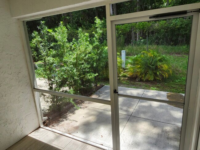 Building Photo - 2912 Westmoreland Ct