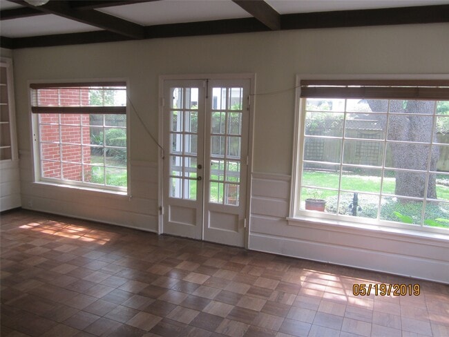 Building Photo - 5326 Mandell St