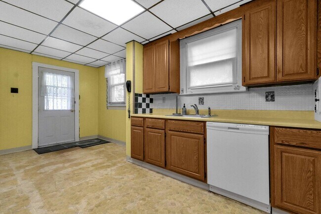 Building Photo - 109 S Westgate Ave