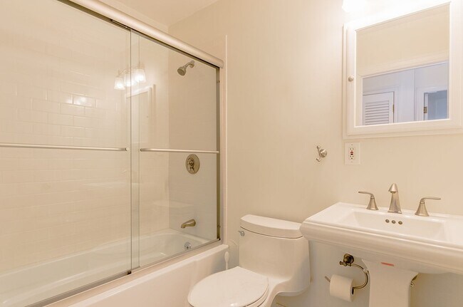 Building Photo - 264 Country Way