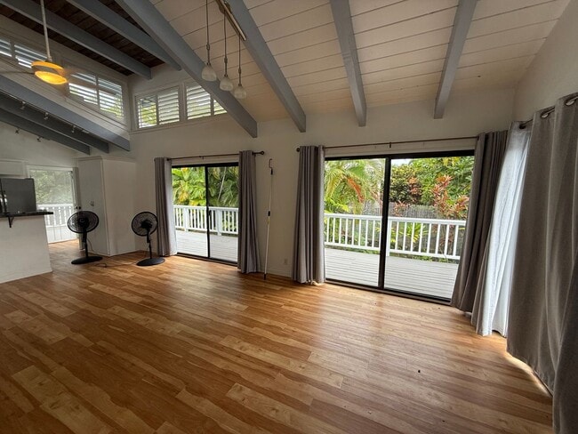 Building Photo - $3,800 / 3 bedroom, 3 bath, multi-level ho...
