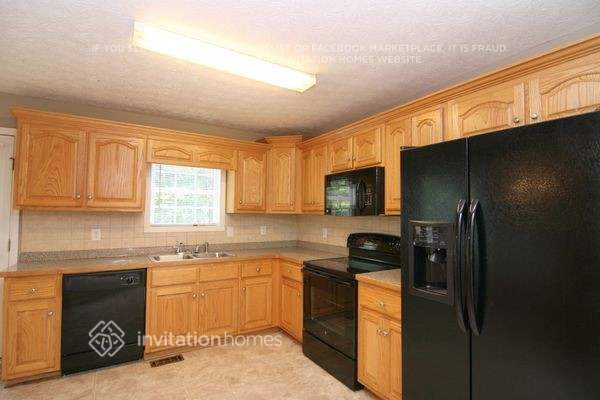 Building Photo - 125 Greatwood Dr