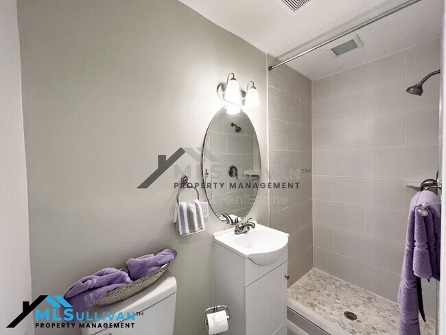 Building Photo - 2408 Otis St